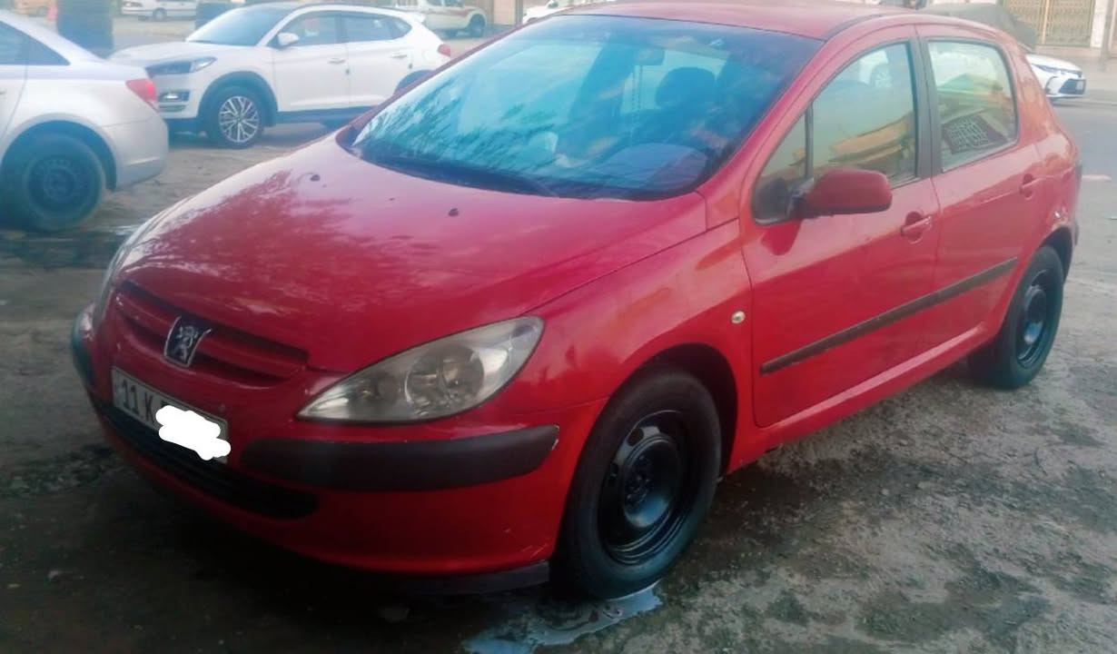 سلام عليكم 
للبيع  بيجو فرنسي 307 موديل 2005 لون احمر غير محدد.
بيها بيبان جهة اليمين الامامية والخلفية مبدلات نفس الون وبيها ملاحظات بسيطه .
مكينه وكير بلادي تخم تاير صدر جديد تبريد ثلج خير من الله.  دوشمه كله جديد 
رقم بغداد الإنكليزي سنوية بسمي شرط تحويل.  
سعر . ( 47 ) وبيها مجال بسيط للتواصل . 
 *********** وبيه وتساب
 عنوان
1 بغداد شارع فلسطين مجاور الأسواق المركزية .
2 الغزالية  الهياكل شارع 15
