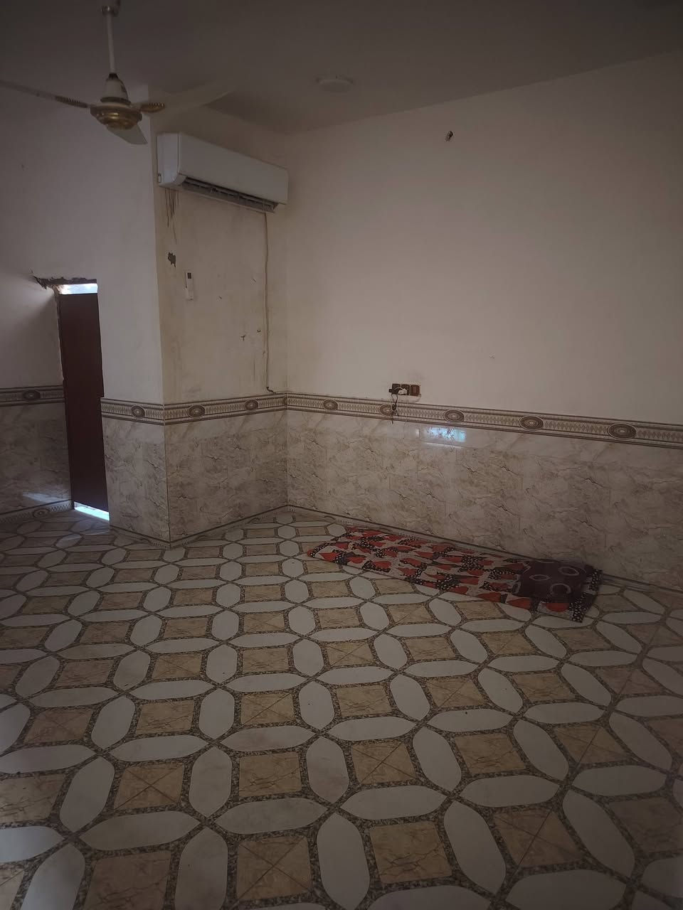 السلام عليكم بيت للبيع المساحه 160 ثاني ركن  رقم بي معامله  واصله للتقيم متكون من استقبال وغرف عدد 2 ومطبخ
بناء طابوك صب كونكريت بناء جديد العنوان ناصريه حي الفداء نهاية شارع ابو لبنان قريب على شارع 60 السعر 80 وبي مجال لشراي للأستفسار *********** 

السلام عليكم بيت للبيع المساحه 160 ثاني ركن  رقم بي معامله  واصله للتقيم متكون من استقبال وغرف عدد 2 ومطبخ
