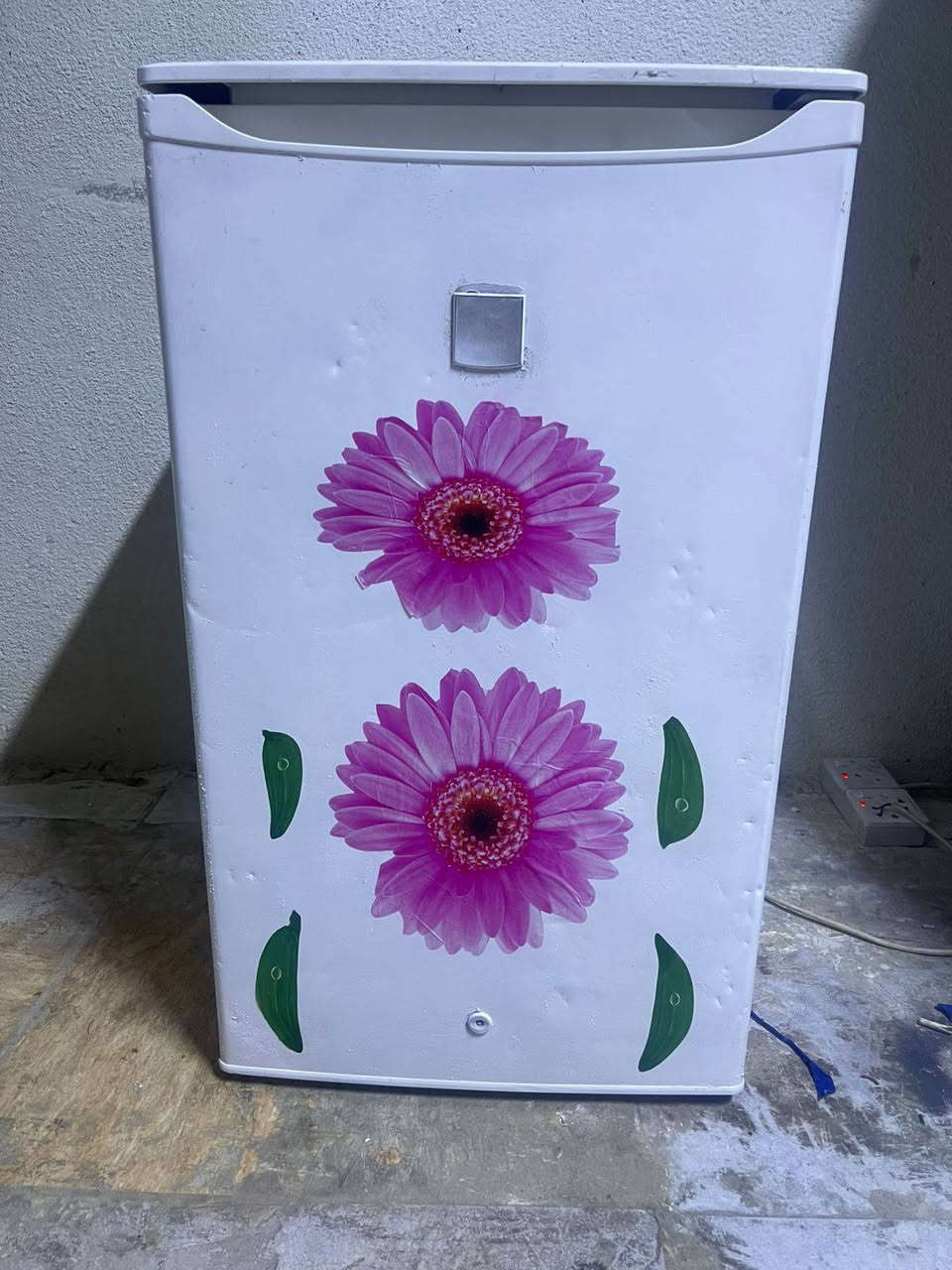 ثلاجه صغيره شرط الشغل باله مال كويت نوعيه دنكه شغاله للبيع العنوان بصره  ***********

