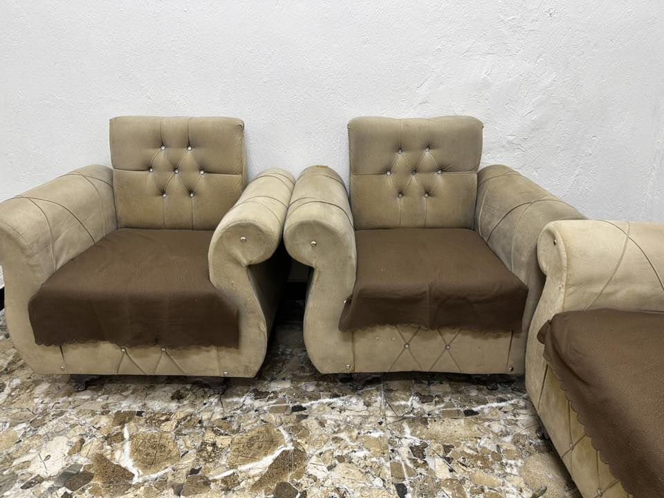 السلام عليكم تخم للبيع نضيف كلش وكعدته حلوه ممستخدم قليل كلش سعره 130 الف وبي مجال ***********واتساب
