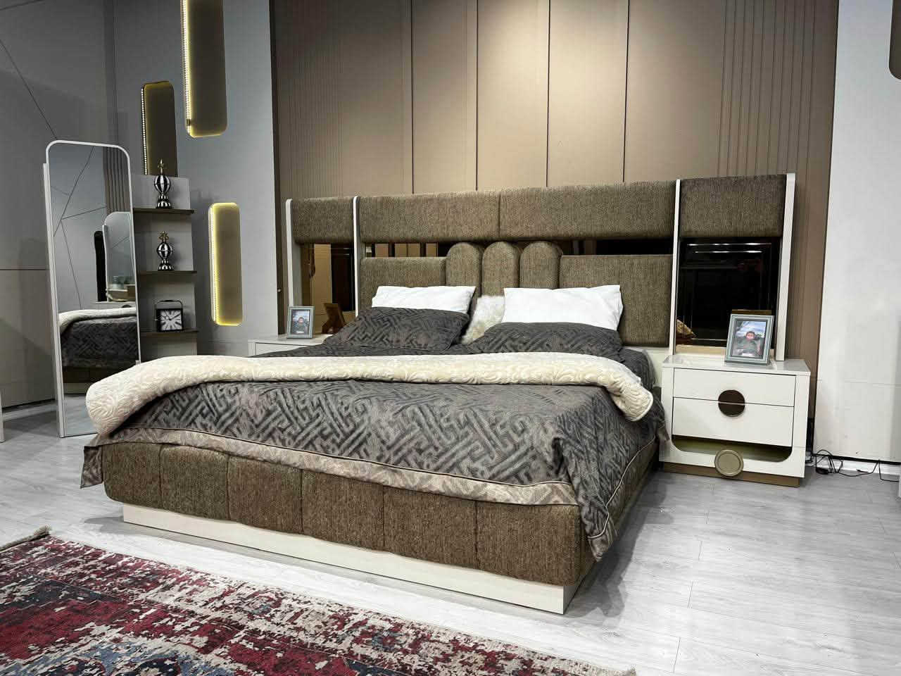 ✨ جمعية التراث للأثاث ✨

🛏️ غرفة نوم كارمن بيجي مودرن – 9 قطع 🤍

💵 السعر نقداً: 2,350,000 دينار
💳 السعر بالأقساط: 3,100,000 دينار
💰 القسط الشهري: 175 ألف دينار

✅ المواصفات:
🔹 برغي جوي حديد
🔹 كنتور: 250 × 240 × 53
🔹 كنتور إضافي: 86 × 240 × 53
🔹 ميز تواليت: 145 × 185
🔹 درور مع إنارة مميزة ✨
🔹 طابورية
🔹 مرآة قيافة ضخمة 🪞
🔹 عدد (2) كومدي
🔹 ارتفاع السرير: 150 سم

🚚 الشد والنقل مجاناً داخل الرمادي

📍 العنوان:
الرمادي – التأميم – شارع النخيل – مقابل محطة النخيل.

📞 للاستفسار: ***********
