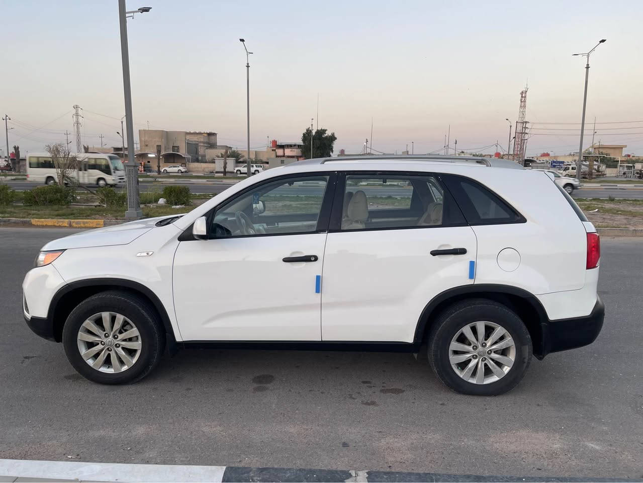 السلام عليكم ***********
كيا سورينتو 2012 خليجي 7 راكب
مكفوله عدا مكانيني بسيطات رش صبغ اثر طخات بسيطه والباقي مكفول 
السياره جاهزه وجديده 
محرك 4 سلندر 2400 مكفول 
حداديه امامي وخلفي جديد 
وتخم تاير جديد 
تبريد قطعتين ثلج 
تدفئه شغاله 
السياره جاهزه ونضيفه 
مكاني البصره ابو الخصيب مهيجران 
سعرها 138 بي مجال قليل 
*********** ابو الخصيب, البصرة
