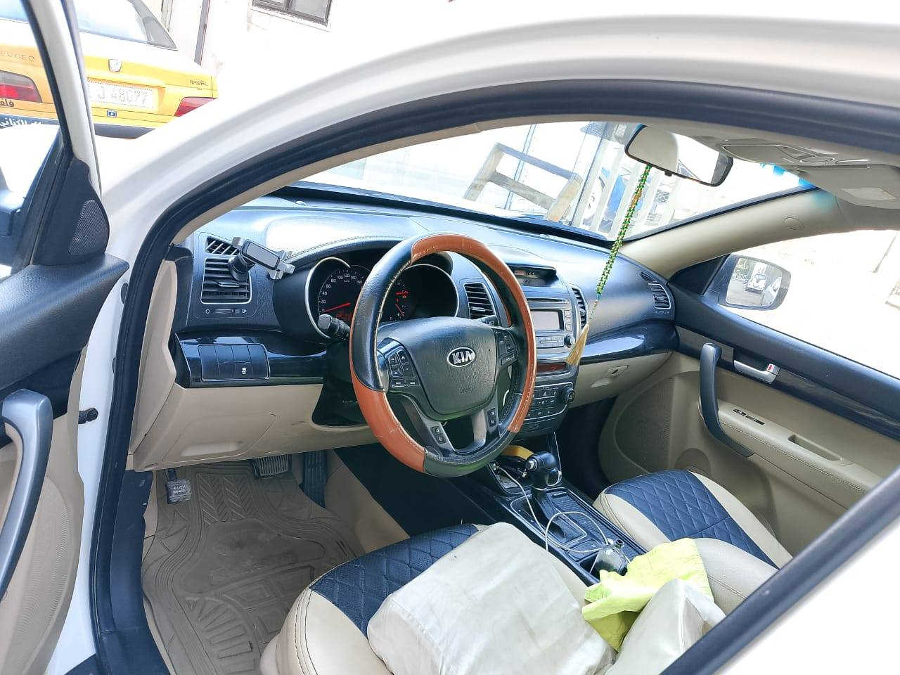 السلام عليكم ورحمة الله وبركاته
سورنتو 2014 خليجي 7 راكب مكفوله من التبديل والسونار موجود فقط صبغ الدعاميات لجماليه مكينه 2400 دوش حساسات اماميه خلفيه تحكم ستيرن جهتين ارضيه مغلفه جلد كشنات جلد السعر 165   السياره بأسمي تحويل ثاني يوم وأي استفسار اتصال عالرقم *********** بيه واتساب
