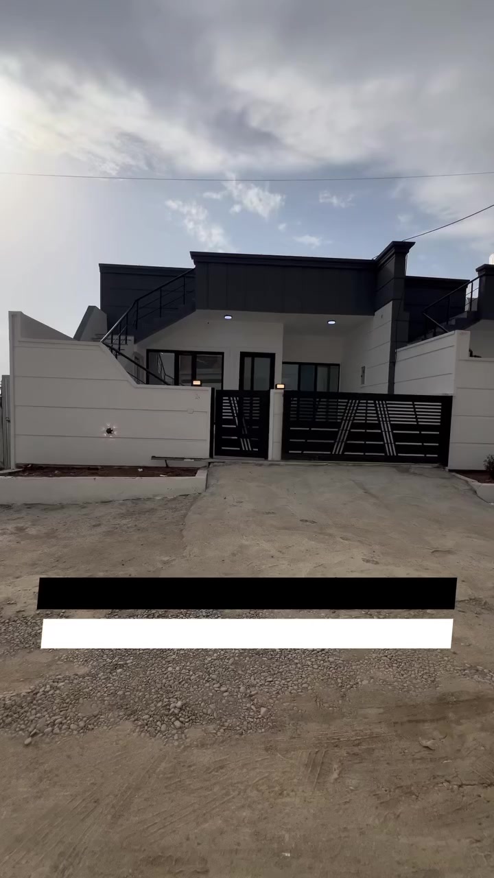 خانوو بۆ فرۆشتن 🏡

🏡خانوو بۆ فرۆشتن لە سلێمانی گەڕەکی ڕاپەڕین📍خانووەکە زۆر جوانە و ماڵی تێنەچووە 🏠 شوێنەکەی زۆر خۆشە و کامل خەدەماتە 🌳نزیک دووکان و بازاڕ و پاس و مزگەوت و زۆربەی شوێنە گشتیەکانە ✨🏠

 نرخ : لە کۆمێنت داوای بکە ڕاستەوخۆ دەینێرین 💵

🏠ڕووبەری خانوو 150 مەتــرە

🔸خانووەکە پێکهاتووە لە یەک نهۆم  
ـ ژووری میوان 🛋️
ـ ژووری دانیــشتن 🛋️
ـ چێشــتـخانە 👩‍🍳
ـ دوو ژووری نووستن 🛌
ـ مشتملات 🛁
ـ گەراج 🚗

 ‏ ☎️ :  *********** WhatsApp + Viber + Call

‏#BravehouseRealestate #عقارات_برەیڤ_هاوس
