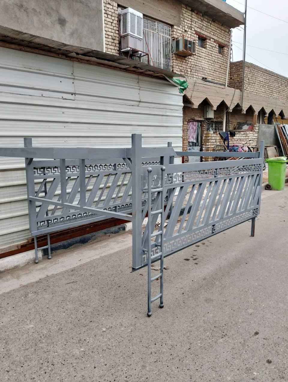 السلام عليكم للبيع محجر كيه نثيه
الارتفاع 90 حديد مليم ونص تركي 
العنوان بغداد الغزاليه الهاتف ***********
***********
 حدادة الشمري
