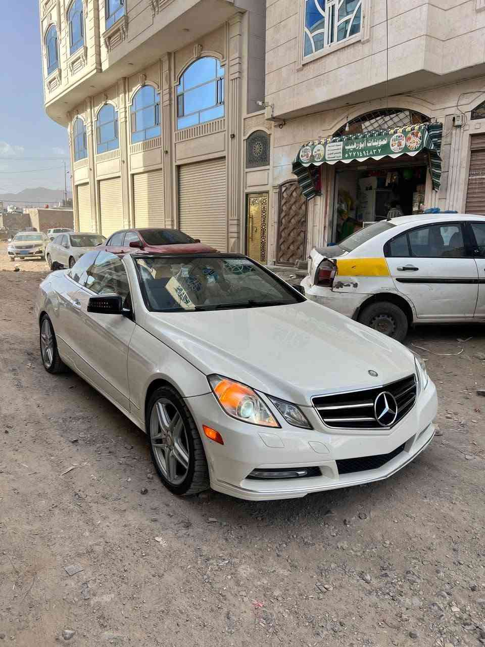 👑 سكاي برابوس - هيبة ألمانية ما تتكرر 👑

مرسيدس بنز E350 كشف 2013 المحرك الجديد - AMG
لون أبيض لؤلؤي ملكي + سقف مكشوف كهربا
فرش جلد أحمر دم غزال يخطف القلب ❤️

💎 فخامة من الآخر:
مكينة V6 قوة + نعومة، قير أوتوماتيك حرير
**ممشى 88 ألف مايل  فقط** - استخدام راقي ونظيف من بلادها 
سقف كهربا ينفتح بلمسة زر، متعة الهوا والليل
مقاعد جلد مدفية + مبردة، + مساج شاشة + نافيجيشن
جنوط AMG رياضية، إضاءة ليد، بصمة تشغيل
حساسات + كاميرا خلفية + مثبت سرعة
هيبة الشارع + متعة السواقة المكشوفة
السياره بحاله ممتازه جدا وافحصها داخل الوكاله مضمونه من ابسط العيوب

الحالة: بودي وكالة، مكينة وقير على الشرط، فحص وتجربة
السعر: 10,000$ دولار للذواق والصامل وبس 💰

📍 صنعاء - جولة دارسلم خلف البنك التجاري  
📞 776657778_776123474 + اتصال

مرسيدس كشف 2013 ممشى 88 بـ 10 ألف$ = عرطة سكاي برابوس ⚡
فخامة + هيبة


**إذا كنت صاحب هذا الإعلان وتريد حذفه لأي سبب، رجاءا أرسل رسالة إلى الدعم الفني**