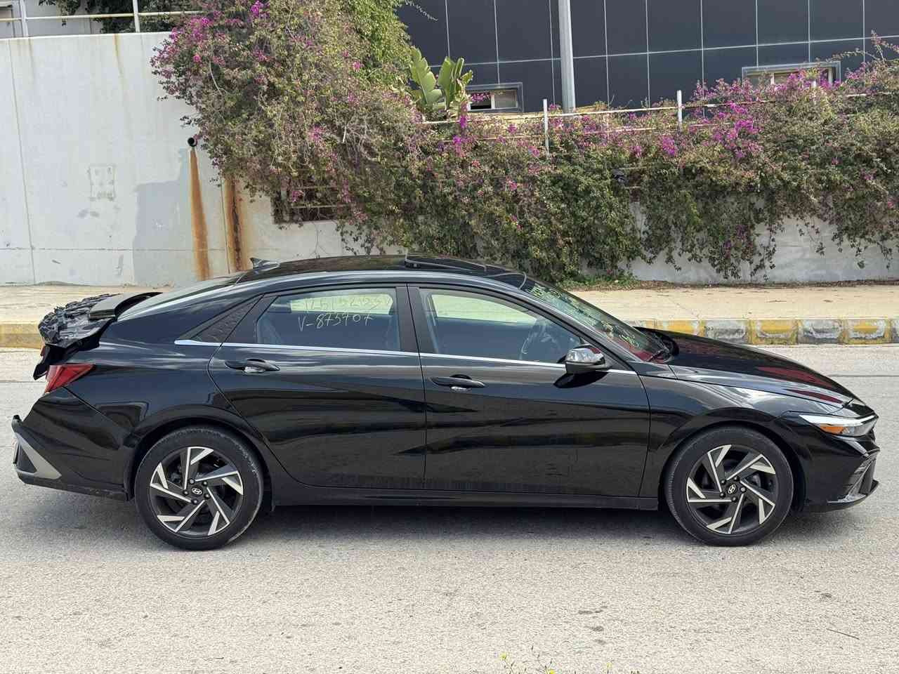 HYUNDAI ELANTRA  2025
 
📍 السياره موجوده في  الأردن الزرقاء المنطقة الحره  

هيونداي النترا  لمتد 2025
المسافة المقطوعه 15619mi 
اللون . اسواد       
محرك. 2000ccc بانزين 
الموديل 2025

                  ======= الاضافات👇👇 ======

فتحه  
شاشة كبيره نفكيشن 
بصمة تشغيل 
بصمة أبواب 
رادار امامي
 مانع تصادم
تحديد مسرب .
نقطة عمياء .
كاميرا خلفيه
كراسي جلد   .
طارة مدفية .
كراسي مدفية 
مثبت سرعة
تحكم ستيرنج
نظام قيادة ذاتية 
تشغيل عن بعد سياره 
شاحن وايرلس
حساسات خلفيه  
اضويه اماميه زنون LED
كشافات ضبابي LED 
اضويه خلفيه LED
نظام GPS+ خرائط 
3 انظمة قياده Sport /ECO / Normal
كندشن مركزي امامي + خلفي  
بلوتوث 
مدخل AUX + USB

🚗🚗حادث السيارة كما موضح في الصور 🚗🚗. 

📍الآردن الزرقاء المنطقه الحرة شارع 20 شمال 

للتواصل  / عمر الدليمي 00962786166701 علي الكرغولي 00962788505634


**إذا كنت صاحب هذا الإعلان وتريد حذفه لأي سبب، رجاءا أرسل رسالة إلى الدعم الفني**