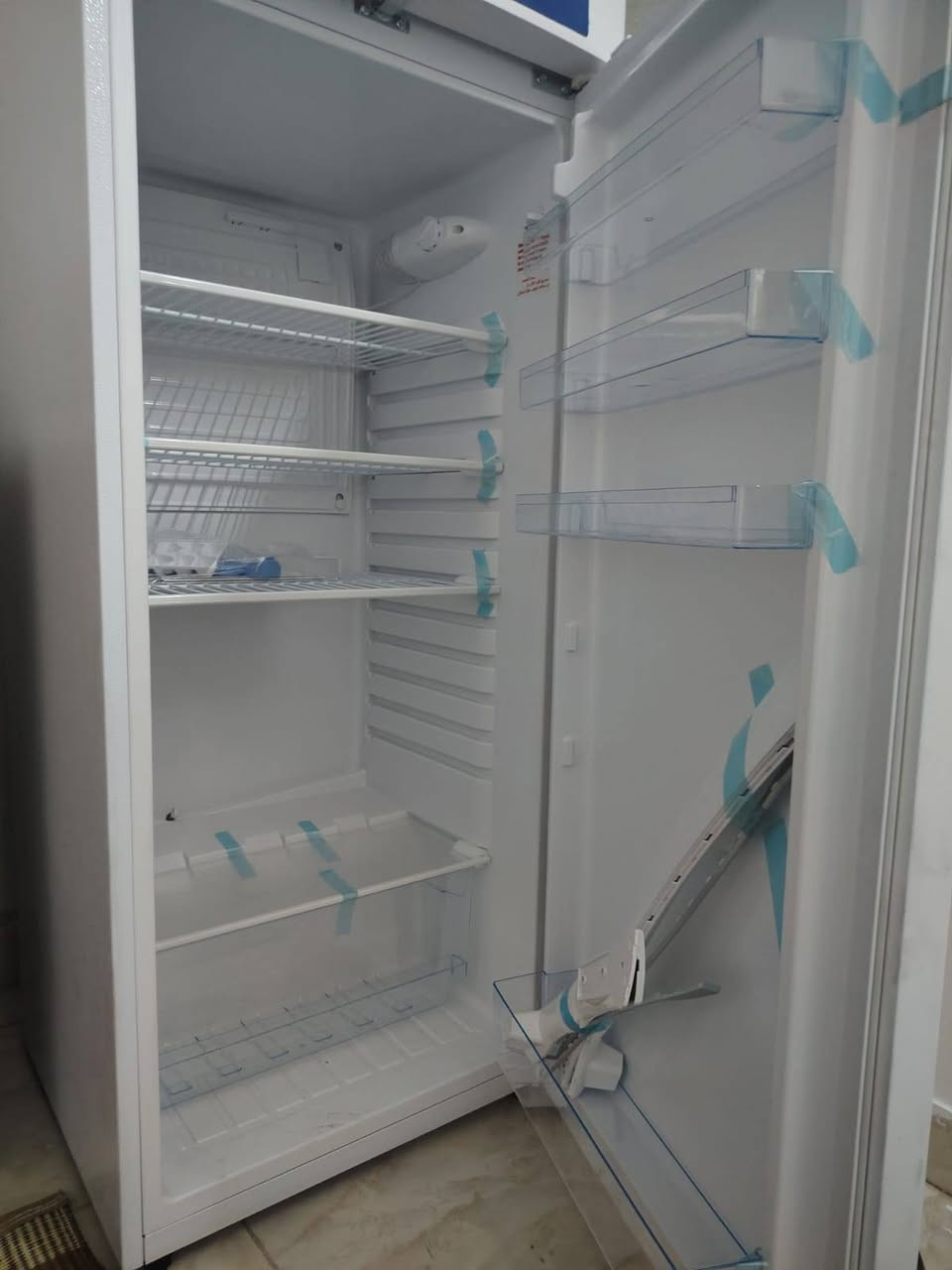 ثلاجه للبيع جديد ما مستخدم كرتونو موجود اتصل على رقم ***********.  رقم اسيا ***********
