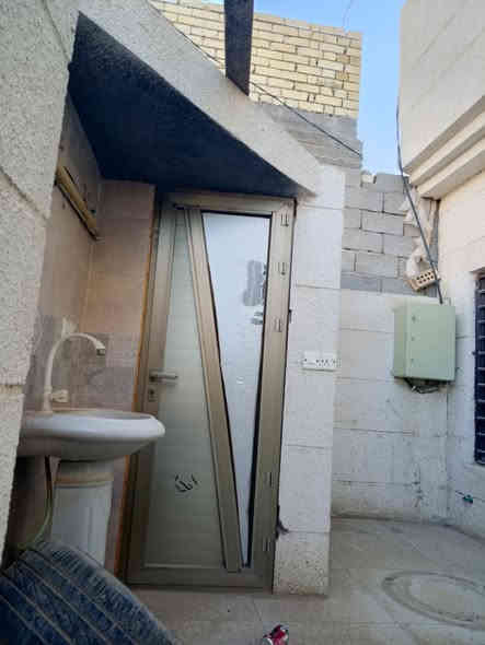 يا الله
اللهمَ صلِ على مُحمد وآل مُحمد 
عقار للبيع مساحة  125م 
طابق ونص طابو ملك صرف
تفاصيل العقار
إستقبال 
مطبخ حولي 
صحيات عدد 2
غرف عدد 2
سطح عدد 2
كما موضح في الصور 

موقع العقار 
منطقة الـ 16 ثاني 
بيت عن شارع ستين 

للإستفسار عن  العقار الأتصال - واتساب 
***********
