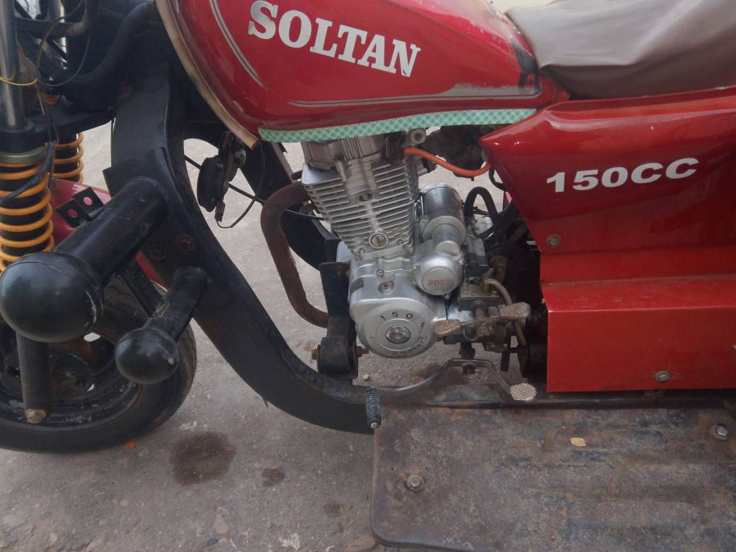 ياالله اخوان ستوته سلطان للبيع موديل ١٦ للبيع مكينه جمره بيها  شاصي مكفول وكيلها الحيدري السعر واحد و٦٠٠ وبيها مجال قليل للاتصال عله لرقم ‏‪0773 630 8678‬‏
