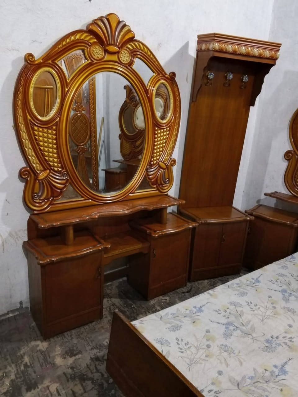 650غرفه ست ابواب  مال عرسان صاج داخل وخارج بغداد الحسينيه مال الراشديه وعندي توصيل ***********
