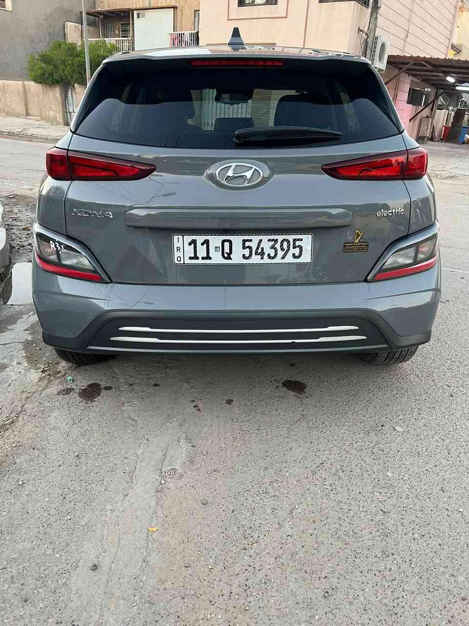 كونا موديل 2023se  وارد امريكي تشتغل على الشحن كهرباء فقط بدون بنزين وبدون دهن محرك وبدون راديتر للماء الشحن يمشيها 450 كيلو متر حوالي شهر بالداخل فول مواصفات عدا الفتحه مقعد كهرباء الكير دكم سايدبريك بصمه تشغيل بصمه ابواب بصمه مقاعد تدفئه وتبريد اشاره بالمري رادارات امامي وجانبي اوتو ستوب اللون مميز سمنتي سياره نشطه وخصوصا بالتسارع بدون ادفانس لان على الشحن  حادث بنيد صبغ ماشيه 20 الف السعر  150 ورقه للمعلومات الاتصال *********** // *********** // ***********
