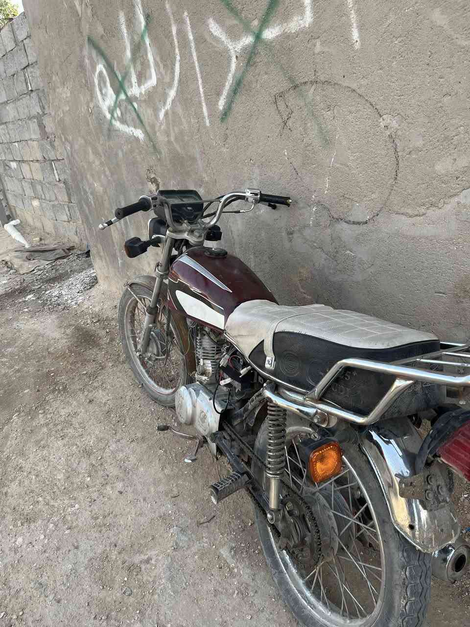 السلام عليكم دراجه أربع كير للبيع أوراق سكنر بيه خيط بخار السعر 300الف وبيه  ***********المكان قرب صيطرت البراهيم
