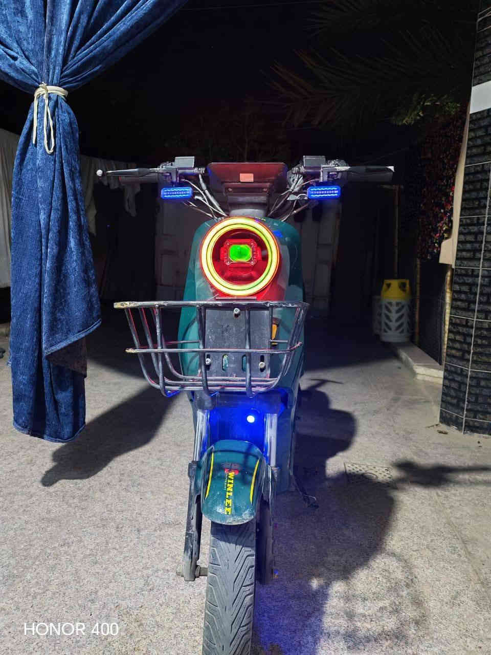 سلام عليكم اخوان دراجه شحن نوع R9 او بل عامية ار 9 دراجه موديل 2025 اضوية rgb يعني الوان مثلما موضح بل صور دراجة نضيفة بنسبة 90\ بلمئه 5 بطاريات ليثيوم عوزه بس بطاريتين لان متروك 
المواصفات 
1-اضوية rgb 

2-نضام r يعني بلعاميه البك 

4-3مفاتيح ثنين اسويچ وكارت وبصمه

4-نضام دبل اشاره

5-ضوء قوي عالي وناصي 

6-اربع نمرات سرعة 99

7- mp3 سماعه بلوتوث عاليه 

8- يوجد منفذ شحن للموبايل 

9-قاعد مبايل 

10-مستخدم شهرين فقط!  

السعر 550وبي مجال بسيط 

للاستفسار ***********

بي واتساب! اوتتصل باي وقت والسلام عليكم
مكان كربلاء حي النصر قرب الملعب الدولي
