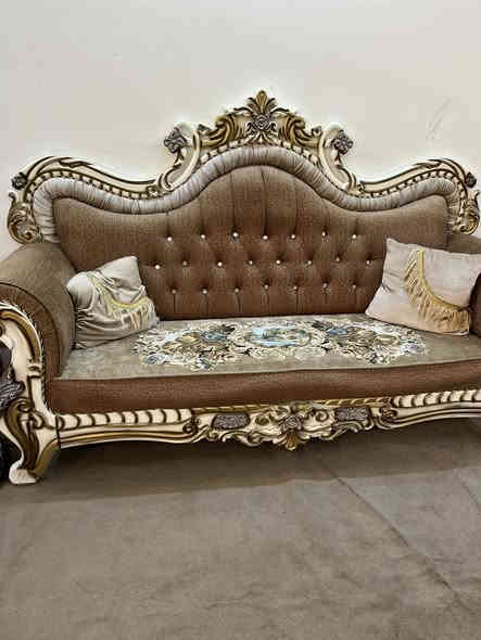 تخم للبيع ١٣ مقعدالسعر ٧٥٠ وبي مجال بسيط العنوان حي الجهاد المكاسب رقم الهاتف ***********
