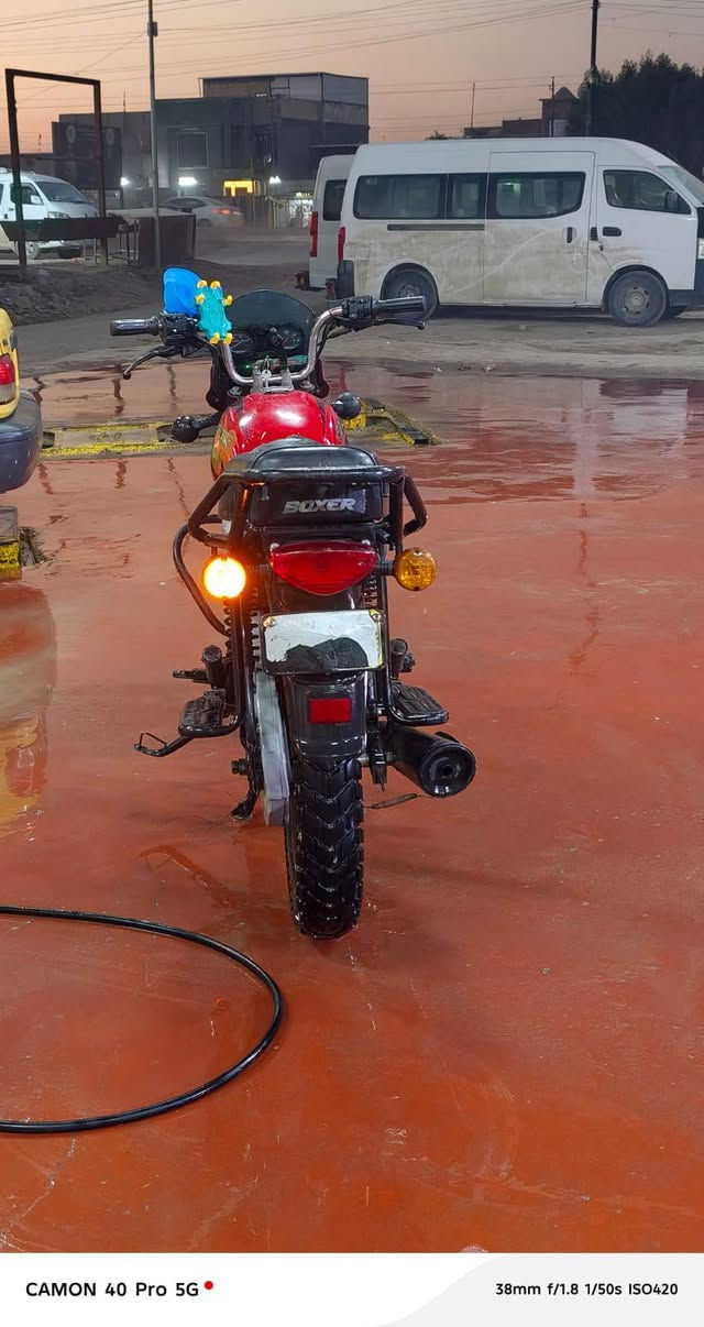 السلام عليكم دراجا بوكسر موديل 22اوراق اصوليه الدراجه ممشتغره دلفري بدلتلها بستم جديد الشاصي زلغ ما بي الدراجه جاهزه علا الاخير كهربائيات كامله تايرات امامي خلفي جبليات جدد شادهن بوجهك للشارع الدراجه السعر 1200الرقم 
***********
