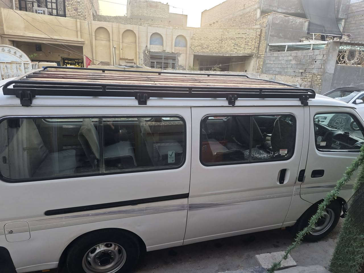 نيسان يورفان موديل 2009تحويل ثاني يوم رقمها بغداد سياره مكفوله من البنيد للبنيد سياره نضيفه كلشي تبريد شغال تخم تاير جديده يعني جاهزه من  كلشي .
للاستفسار الرقم:***********
السعر 《150》وبيها مجال
