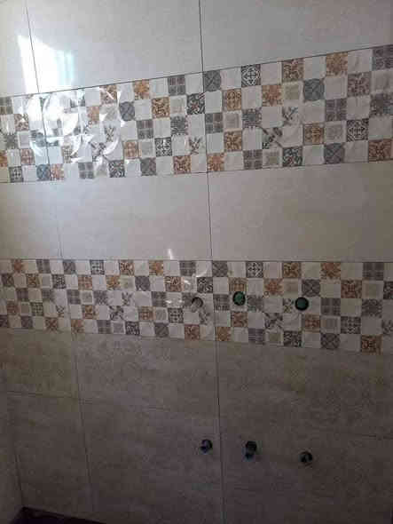 السلام عليكم خلفة متفرغ سيراميك أرضية جدران درجة اولى للاستفسار ع الرقم أو الخاص ***********
