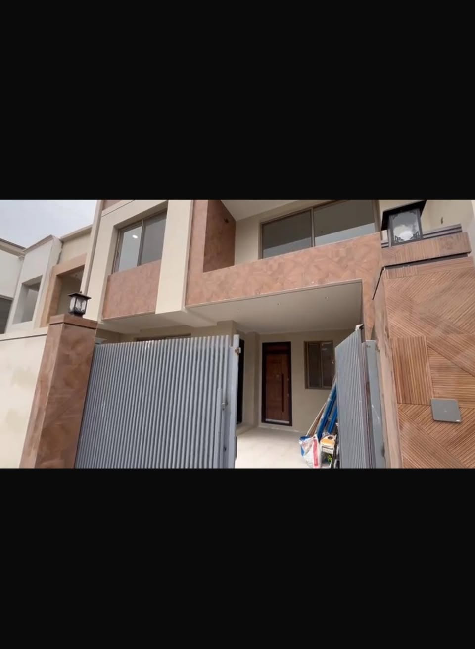 بيت في المنصور للإجار مساحة 300 متر بيت ارضي وشقتين 120 متر طابق ثاني منفصل وطابق ثالث شقه 120

ايجار شركات السعر 40 ورقه 4000$ 

***********
