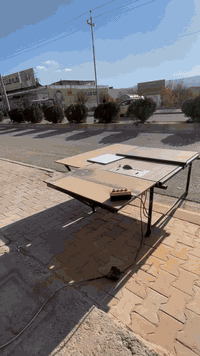 هاوڕێیان ئەم مشارە بۆفرۆشتن
زۆر باش وبێ عەیبە
دەبڵ مشارە
زۆر بەقووەت 
مشارەکەی سینیە
سعری گونجاوە

لەسلێمانی بەکرەجۆ
***********
