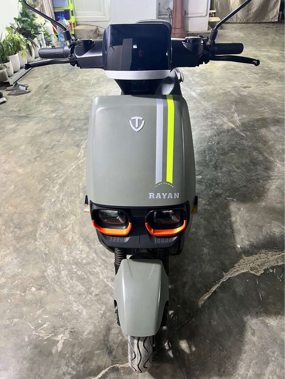 رقم موبايل: ***********
رقم موبايل: ***********

⚫️ سلام عليكم دراجة شحن للبيع.
⚫️ نوع ريان جديدة.
⚫️ فول مواصفات سرعتهه ٦٠-٧٠ك.
⚫️ بطارياتها ٥ اصليات نوعية جيدة يعني ماتوگفك بالشارع.
⚫️ صندوكها جبير وتحمل شخصين.
⚫️ مسافتها توصل من 50 الى 65 كيلومتر.
⚫️ بيها خاصية من تدوس السكليتر وتعوفه
 تشحن نفسها عن طريق المشي مثل الداينمو 
بيهه واقيات يد للحماية من الهواء البارد.

دراجة عملية ومواصفاتها كلش حلوة
المرور مايوگفك ولايحاسبك وين ماتطلع
للبيع ٧٨٠ الف وبيهه مجال للشراي
العنوان كركوك تواصل خاص  ...
رقم موبايل: *********** كركوك, العراق
