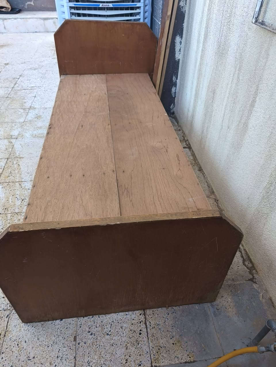 ميز دراسه حيل نضيف السعر 25- قنصور بابين خشب ثقيل الضهر جنبر السعر 65- تخت نفر السعر 20- ثلاجه كونكورد حجم 16 وضع شركه شرط التجميد 130- الشراي يتصل ***********-‏‪0750 791 3697‬‏ وادي حجر
