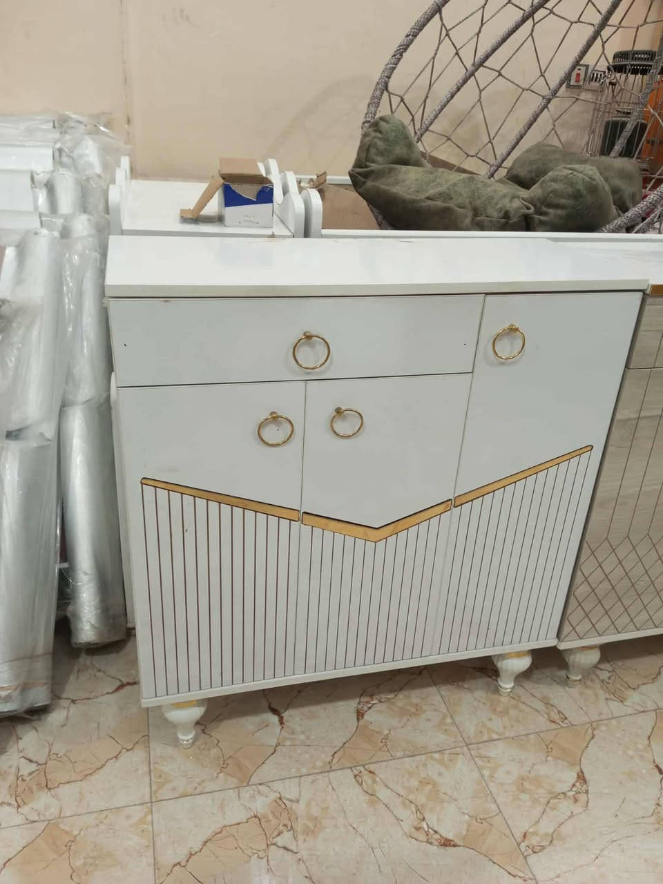 معرض ابو عبدالله للاثاث المنزلي 🔥 وصول وجبه جديده من ميز جزامات  متوفر كل الوان  شي حديث وراقي زورونا تجدون ما يناسبكم العنوان تكريت الديوم مقابل مطعم المذاق بلقرب من اسواق الزوبعي للاستفسار خاص او اتصال *********** متوفر وتساب
