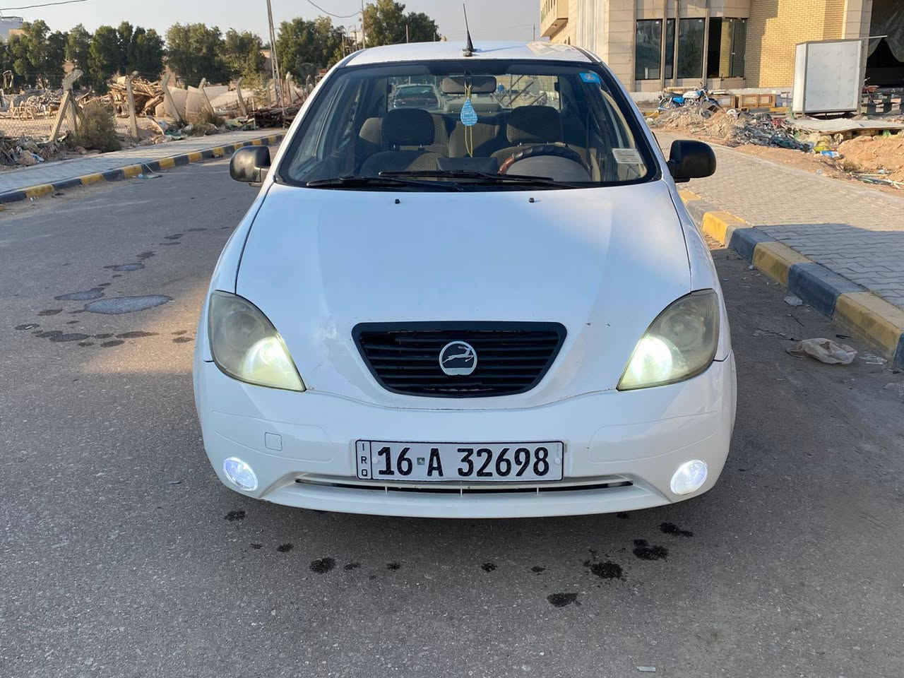 السلام عليكم طيبه مديل 14 للبيع سنويه ل27 
رقم انكليزي قادسيه  داخله هزه السياره بيها باردين باب وجاملغ جاهزه كير مكينه حداديه تخم بخاخات بلكات فيت بم لايت زنون شاشه بلاجكتور تبريد كامل بس كمبريسر عاطل التدفئه شغاله السياره جاهزه ونضيفه السعر 40 وبيها مجال المكان نجف
 للأتصال ***********
