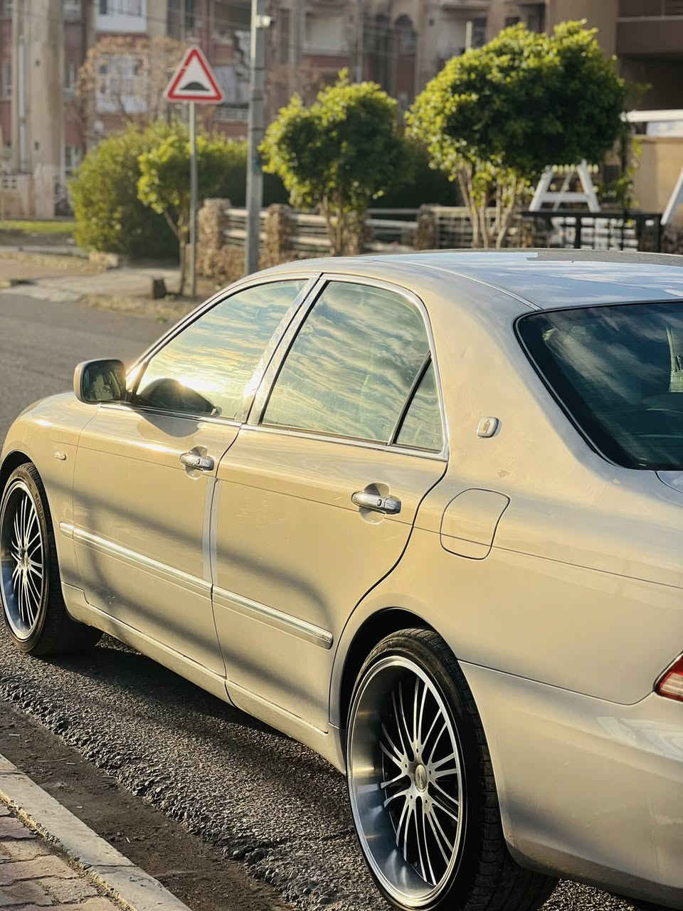 شاهینە ٢٠٠٦
گێڕو مەکینە گەورە١٨٢
گێڕو مەکینە بەشەرت✅
تەقەو رەقەی هەبو ٢٠٠ دۆلار بشکێنە✅
برێکی بەستراوە✅
بلوتوزی بیلادی بۆ دانراوە✅
تایەو ویلی لۆکی بۆ بەستراوە✅
مەجموعە سوکان لێگزز ✅
سەقفی شوشەیە✅
بێ لێدراوە نوقتەی نیە✅
دەژبوڵ و ناو خورفەی لۆک لۆکە✅
١٢٨٠٠٠ هەقیقی ڕۆشتوە✅
سعری ٤٦  گەڵاو مەجالێکی زۆر زۆر کەم
 
ناونیشان:تەقتەق
***********
***********
