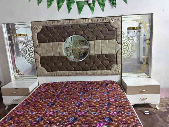 سلام عليكم لبيع غرفت خشاب كمله تركي جديده مستخدما 5اشهر 
جديده لوك اسعره 525اتوصل علرقم ***********
مكلف بنشر
