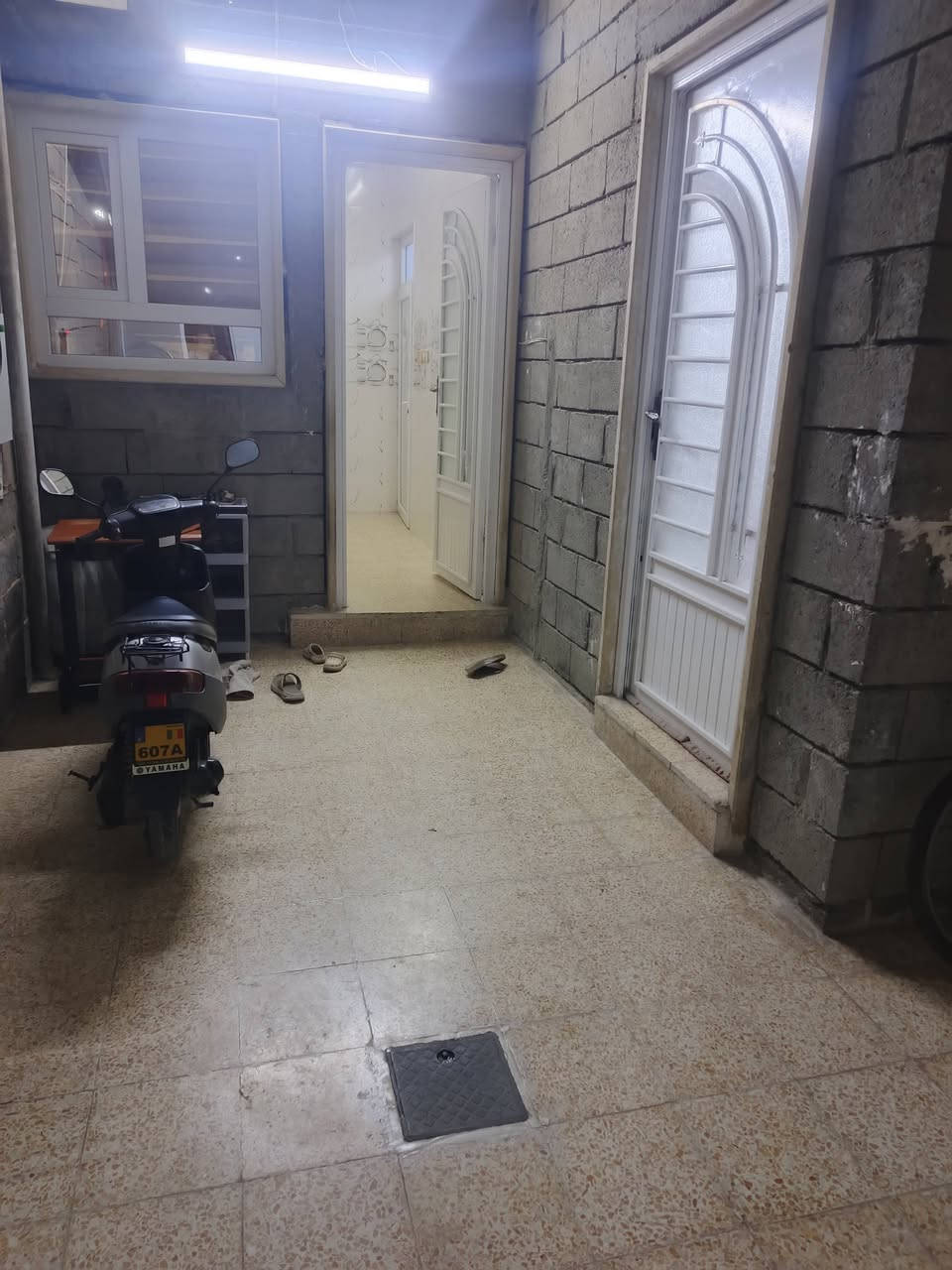 للبيع في حي السماح الاركان 125 متر
قرب جامه عبد الوهاب  قرب شارع 20 

طابق الاول غرفتين نوم +هول +استقبال + صحيات +مطبخ 

طابق الثاني هيكل نفس الجوه بس غرفه وحده كامله 

بيت ملك صرف 

الستفسار ع رقم التالي ***********       /***********
