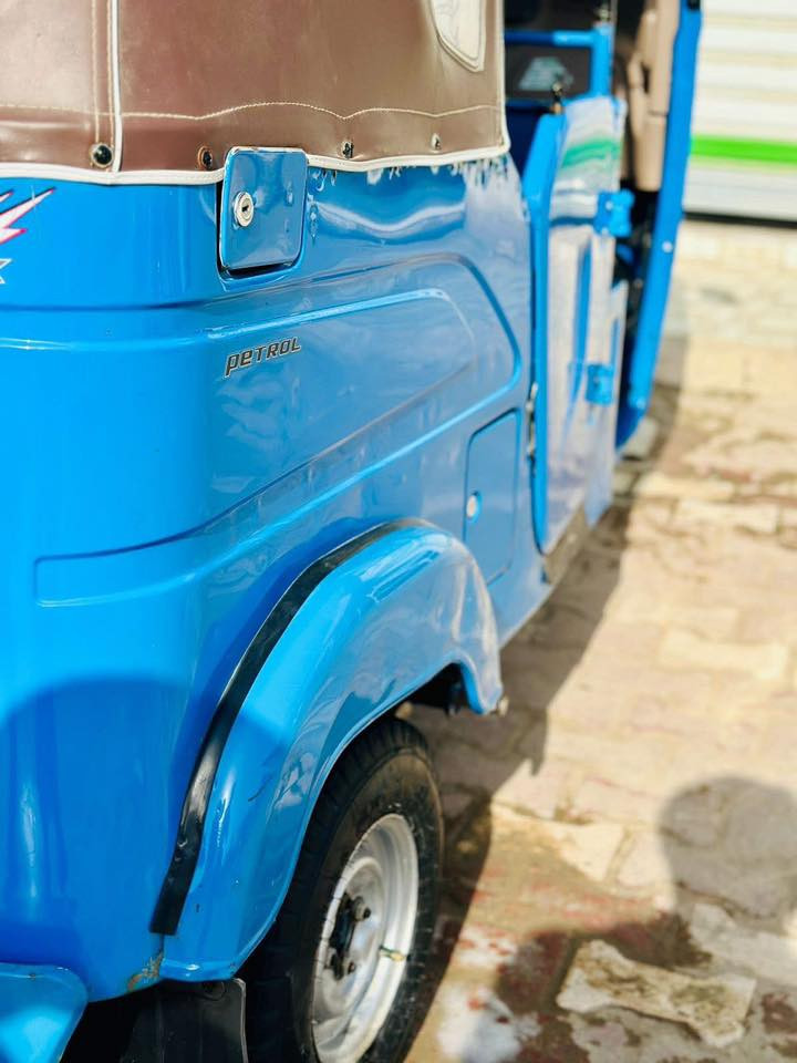 للبيع. 22. شهر. 5. رقم. مدور. مباشر. كفاله عامه كشر ومكينه.   بس. دوس معمر.   مكينه سلفون تخم تاير جبلي. كامله. مكمله. من. كلشي ***********
