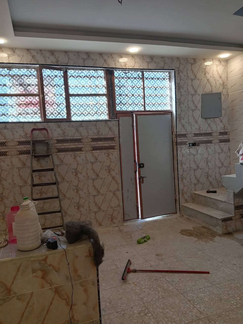 بيت لبيع ٥٠ متر حي النداء طابق واحد بناء جديد مامسكون بناء درجه اولئ شارع 20  كبال مجمع الكرار او قرب شارع. بيتي٨٦٦٩٨ بصف الركن  السعر ٥٣ مع مجاله بسيط اتصال رقم ***********
