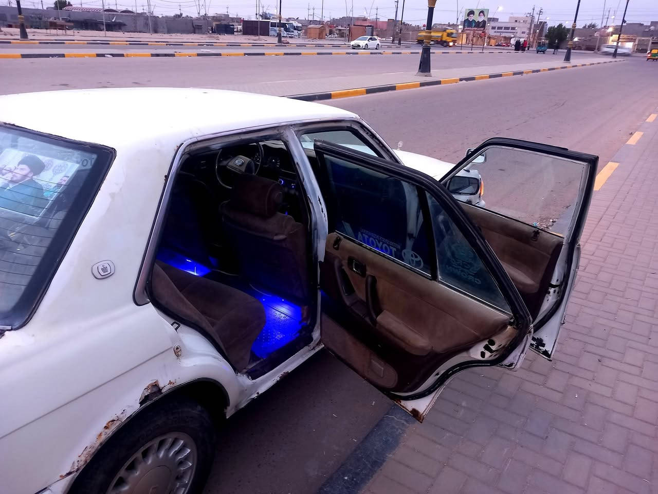 السلام عليكم
سيارة سيدان للبيع 
مديل ١٩٨٩
السياره محركه في في تي اكفلك اصوليات ومحرك
والبدي شوف العين
السعر : 35
***********
الشراي يتصل على الرقم
