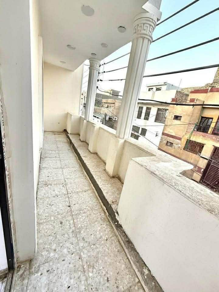 “السلام عليكم
للبيع دار حديثة البناء (سنة 2025)
المساحة: 90 متر مربع، طابو صرف
الموقع: بغداد، الكرخ، حي الري، مقابل الشباب
واجهة: 6 متر، عمق: 15 متر
تتكون من طابقين، بيتونة، وسطحين
تضم: صالة كبيرة، مطبخ واسع، 3 غرف نوم، حمامين، و2 مناور
للمزيد من الاستفسار، يرجى التواصل مع مكتب الكرادي على الرقم *********** @
