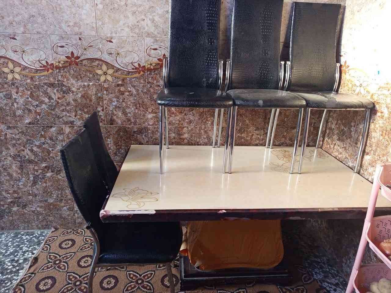 كاونتر تزكام مترين نضيف جدا مثل ماموضح بالصورة ب350 بي مجال حك جية+ميز طعام ثقيل جدا عرضة تسعين طولة مترين مرمر ويا 5كراسي ب200وبي مجال..كوفة.حي نيسان قرب جسر الامام علي


**إذا كنت صاحب هذا الإعلان وتريد حذفه لأي سبب، رجاءا أرسل رسالة إلى الدعم الفني**