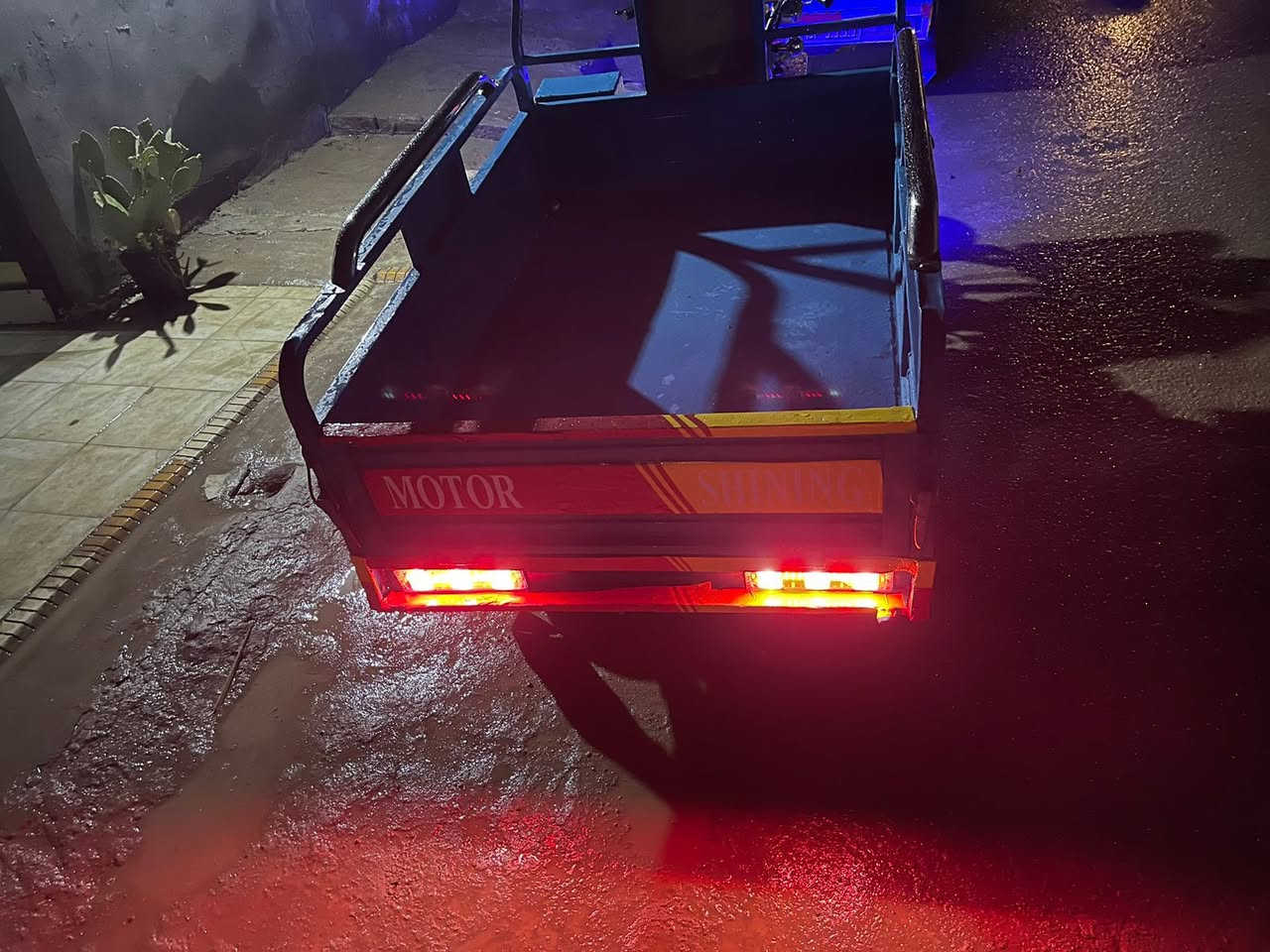 سلام عليكم ستوتاه البيع مديل 21 محرك 24 ستوتاه مكفوله كفاله عام  من ركبه من اوراق اصولي  مكاني بابل الحمزه الغربي السعر1600 وبيهه مجال الشراي رقم التصال *********** متواجد وتساب
