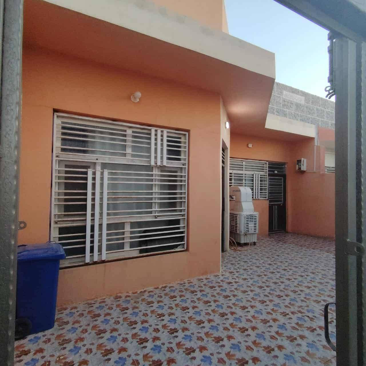 🏠دارمع شقه و3محلات لبيع 

⭕العنوان: الجزائرشارع الضغط
⭕️مقابيل مخازن عل شارع العام 
⭕موقع مميز _
____
🌿طابو صرف
🌿بناء جديد
🌿طابقين
🌿كونكريت مسلح
🌿عل شارع60

♦️المساحة :300م² 
♦️الواجهة  : 10متر
----------------
                     
تفاصيل الدار 🏠
___
🌿غرف نوم 💯
🌿صالة 
🌿مطبخ 
🌿استقبال 
🌿مجمع صحيات
تفاصيل الشقه 
🌿غرفه 
🌿صاله
🌿مطبخ
🌿مجمع صحيات
لاستفسار الاتصال عل أرقام التاليه ***********
