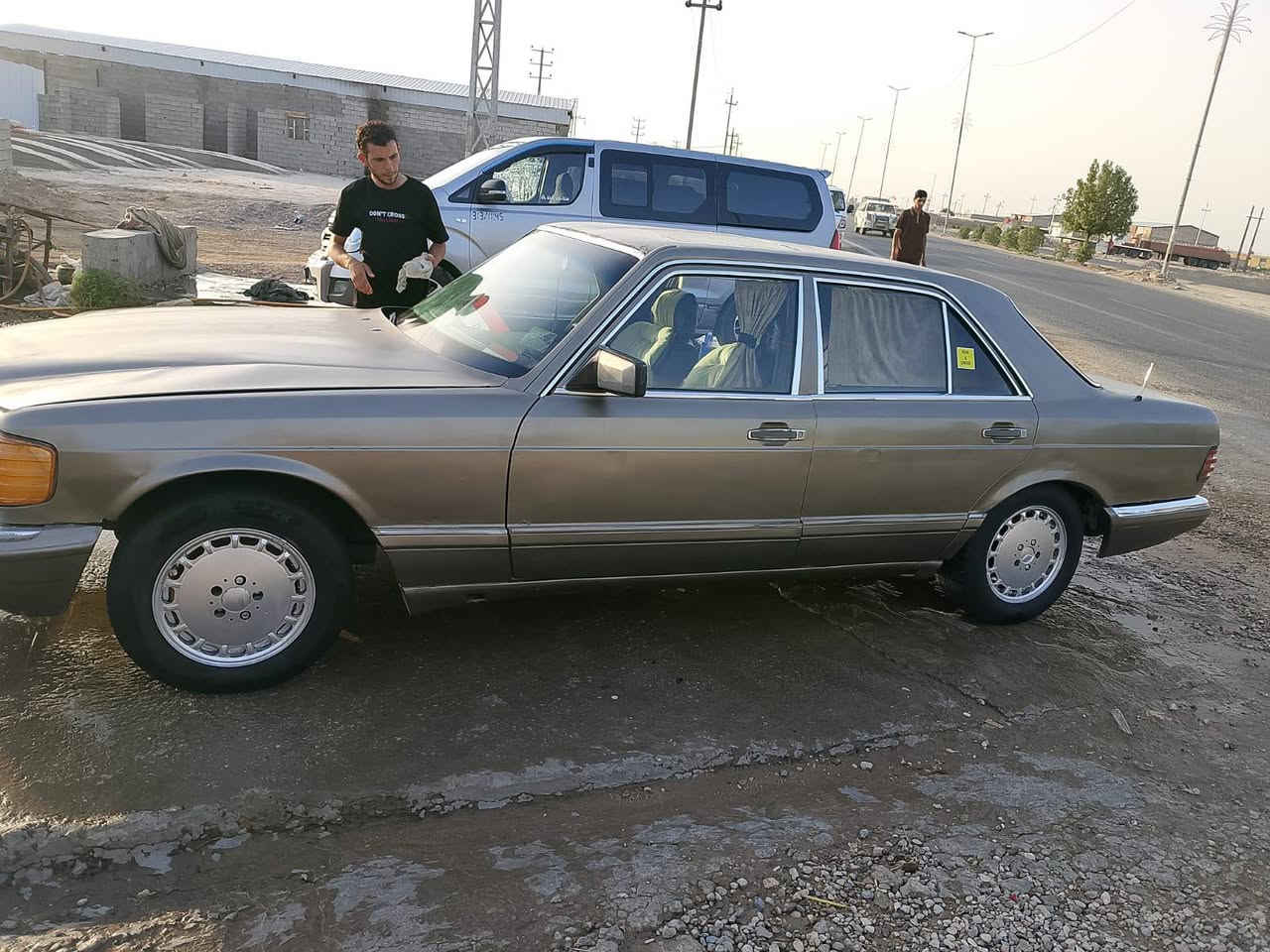 مارسدس جامبو نجف موديل 1991اللون بني كير ومكينه شرط محور 2500 سنويه 2027 راعيها بالناصريه  غرفه حلوه جلد طخم تاير جديد حداديه زينه الماني نقص  التبريد بس الفان يشتغل مكان السياره ناصريه مركز  السعر 40وبيه مجال حك الجيه رقم الهاتف ***********
مامتواجد ع فيس بس واتساب
