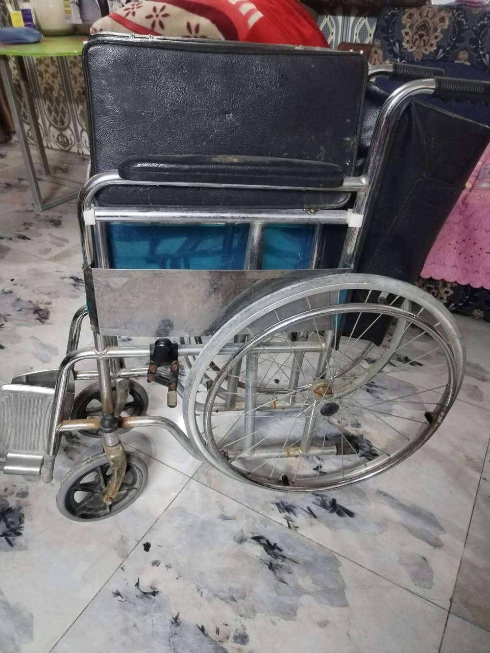 متاح للبيع عربانه عدد اثنين واحدة
غير مستعمله سعر ١٠٠ إلف والثانيه مستعمله بسعر ٧٥ الف لعدم الحاجه إليهن عنواني بعداد حي البساتين او الاتصال ***********

