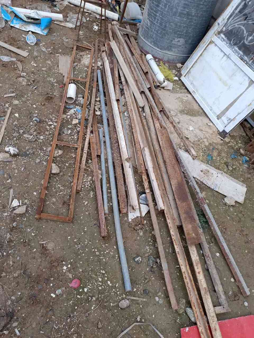 حديد مع بوب مع شيلمان مع درج مع كتائب شبابيك كلمن اوسعره ***********
