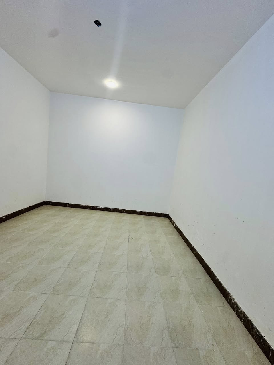 يوجد مشتملات للإيجار الفلوجة حي اجبيل بناء حديث ما مسكون طابق ونص غرفتين نوم وصالة واستقبال ومطبخ وحمام وحديقة وكراج بدل ايجار ٢٥٠ الف *********** 📞***********
