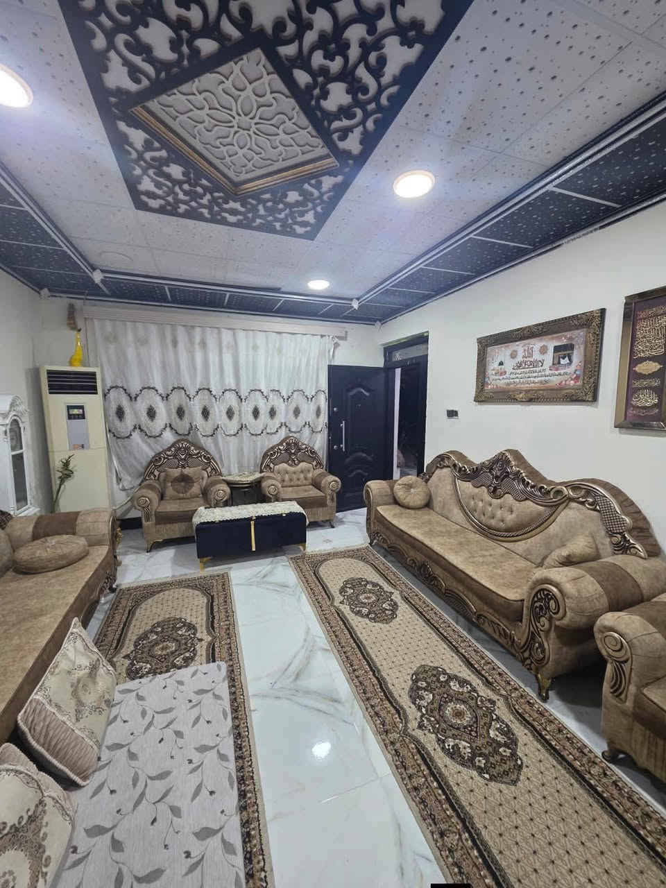 3مشتملات للبيع 
بالتقسيط 
مساحته /200م واجه 10م 
الموقع /قادسية -شارع ابوليد 
مقدمة /120مليون 
وباقي/ 84مليون يدفع على شكل اقساط 438الف شهريا 
وارد شهري 750الف شهريا 
للاستفسار/***********
***********
