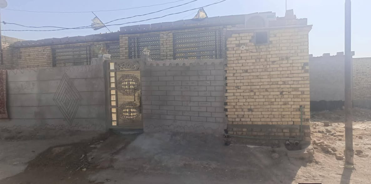 بيت 200 متر في حي المنتظر قرب مدرسة الريحانة شارع الريحانه
مسجل بالبلدية رقم 

متكون من 

غرفتين نوم  5×4

وصاله10×4

 واستقبال6.5×4

3 حمامات و2 صحيات + مناور 

بيبان شبابيك تفصال 

اساس وبناء طابوك ملبوخ ومبيض سقف سندويش 

تانكيات ماء 2

 مع 5 مراوح مع ماطور ماء

زائد مغاسله 

 مع 2 كيزرات زائد سبلت مستخدم موسم واحد 

السعر 33 وبيه مجال قليل 

الشراي يتصل***********
