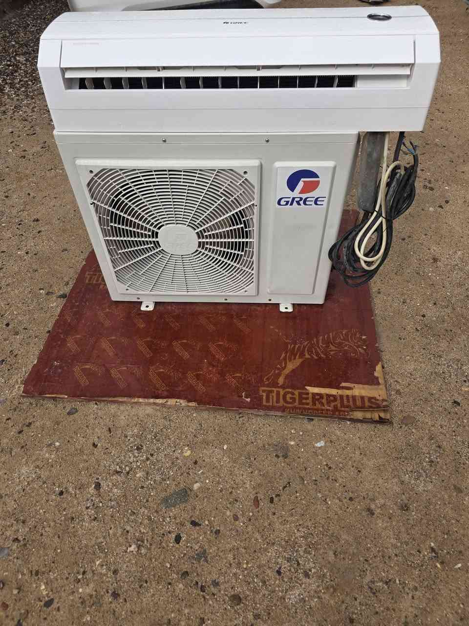 السلام عليكم سبلت طنين نوع اكري كامل جيب وشد غاز شركه نظافه 1/1. تبريد ثلج🧊 استخدام قليل فاتحه من كوزمتك نظافه فول.  مكاني ابو الخصيب قرب كبه ابو جوزي. ***********. بي واتس 💁  توصيل موجود
