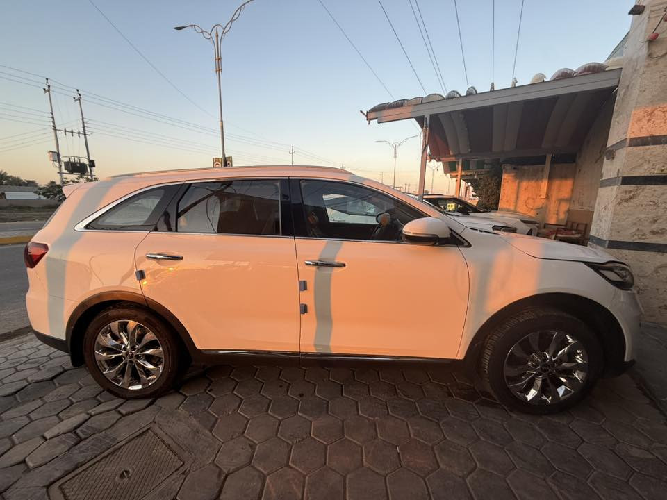 كيا سورنتو خليجي 
رقم بغداد 
موديل ٢٠١٩ 
دبل شباك الشكل الجديد 
لون ابيض 
٦ سلندر ٧ راكب 
بصمتين: تشغيل وتقفيل 
بردات خلفية اصلية ￼￼
الباب الخلفي كهرباء 
كشنات ٢ كهرباء 
شاشة كبيرة اندرويد 
جي : بي: اس : خرائط طرق 
حساس امامي وخلفي 
مري شفط مع القفل 
تحكم استيرن فول 
حاكية : ابلوتوث: اوكس 
شاشة الدشبول الكترونية 
نظام ايكو درايف 
نظام سبورت ورياضي وعادي 
تبريد ٣ قطع ثلج 
مانع انزلاق وانحدار 
اضواء ترحيب بليدات 
علامة سورنتو بلدوسة 
لد امامي وخلفي 
لايت زنون اصلي 
اشاير بلمري 
يدات نيكل اصلي 
ويل اكروم ١٩
تخم تاير جديد لك 
ماشية ١٠٢ الف اصلي ادك جرس
كير ومكينة وصدر وحدادية وتبريد خير من اللة 
كفالة بدون صبغ وتبديل
سيارة جديدة ومال بيت مابية اي نقص 
الرقم الدولي الجديد/ سنوية جديدة 
// البصمة الثانية ممستخدمة// 
***********
