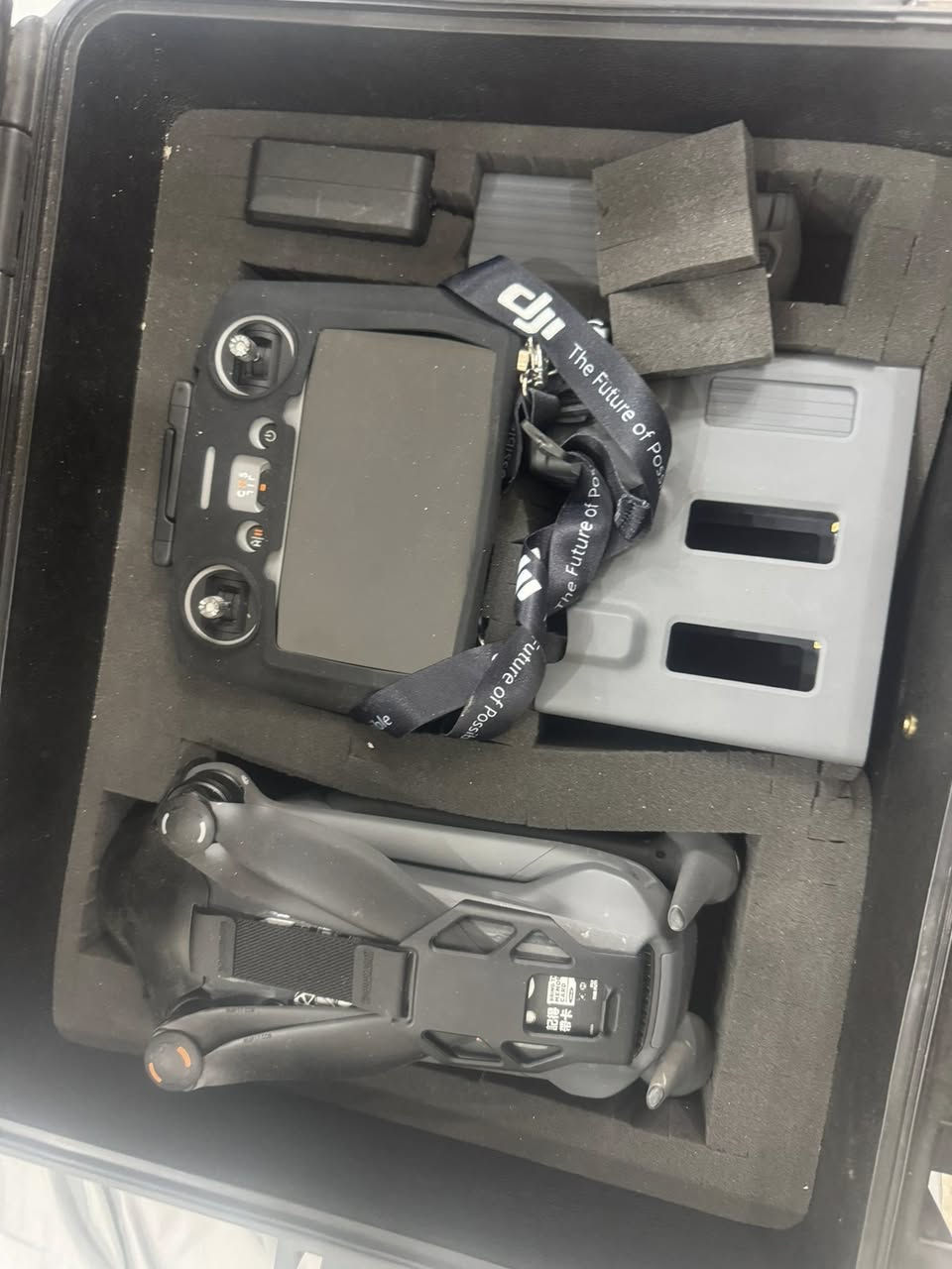 السلام عليكم 🌿

للبيع درون DJI Mavic Pro 4
الحالة: شبه جديد – استخدام أقل من 3 ساعات فقط

🔹 المواصفات والملحقات:
 • كامل مع جميع ملحقاته الأصلية
 • سيت عدسات إضافية
 • جنطة كاربون فايبر
 • درع مراوح
 • قاعدة هبوط (H)
 • درع الجويستك
 • حماية شاشة الجويستك
 • درع الكمبل
 • حبل DJI للجويستك
 • أرجل هبوط

📌 الجهاز نظيف جداً وجديد تقريباً

📲 للاستفسار والتواصل واتساب فقط:
***********
