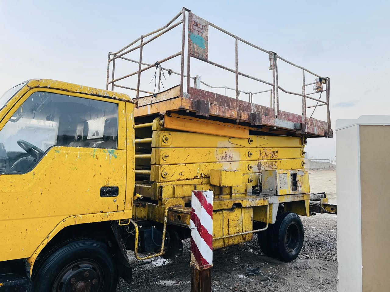 سلام عليكم باسكت كنتر عضم شغاله ترفع 16متر وقم بغداد شغاله موديل 1995 السعر 70وبيه مجال عنوان بغداد ***********
