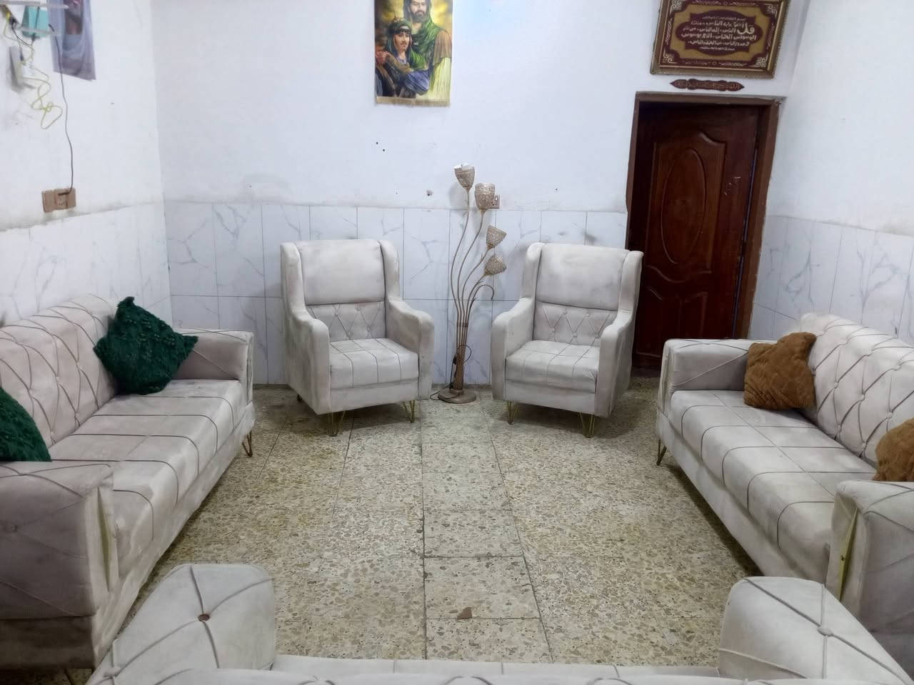 تخم تكمه نظيف جدا 10مقاعد ب225الف وبي مجال المكان الوشاش *********** يوجد توصيل  بكروة يوجد واتس اب
