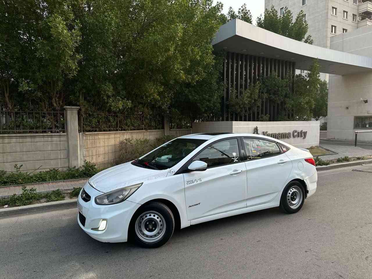 سلام عليكم اكسنت 2016 وارد خليجي محرك وكير مكفولات ماشيه 179 السياره بدون ضربه ولا تبديل فقط بارد موضح بل صوره السياره كامله تبريد ثلج تدفئه تخم تاير باتري كله جديد السياره مابيه اي نقص رقم بغداد بسمي. تحويل ثاني يوم السعر 100 وبيه مجال عنواني بغداد  حي العدل 
الرقم 
***********
